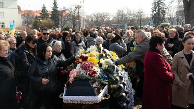 В Ужгороді попрощалися із полеглим військовим Ярославом Малюком В Ужгороді попрощалися із полеглим військовим Ярославом Малюком