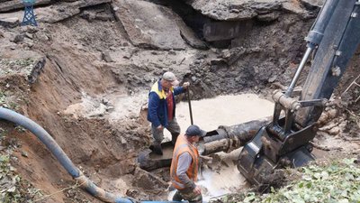 Через обстріли в частині Миколаєва немає води Через обстріли в частині Миколаєва немає води