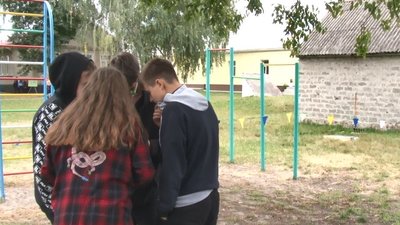 Поєднують гру з навчанням: для черкаських школярів провели квест "Котигорошко" Поєднують гру з навчанням: для черкаських школярів провели квест "Котигорошко"