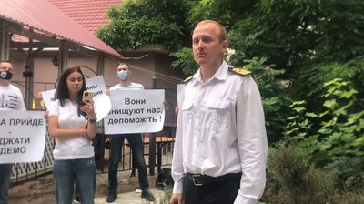 В Одесі моряки вийшли на мітинг через затягування справи про корупцію в сфері дипломування В Одесі моряки вийшли на мітинг через затягування справи про корупцію в сфері дипломування
