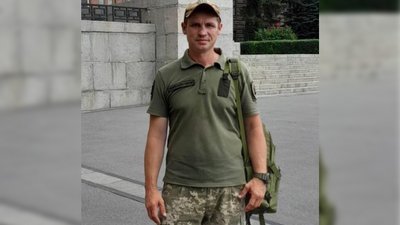 У Чернівцях прощаються з полеглим на війні військовим Боднарчуком