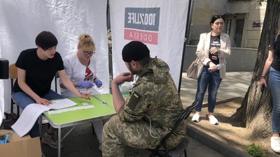 В Одесі безкоштовно тестували людей на ВІЛ, сифіліс та гепатити. ВІДЕО В Одесі безкоштовно тестували людей на ВІЛ, сифіліс та гепатити. ВІДЕО