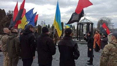 У Тернополі відбувся автопробіг до Дня українського добровольця У Тернополі відбувся автопробіг до Дня українського добровольця