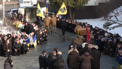 "Він був легендою": у Хмельницькому попрощалися із 22-річним "азовцем" Владиславом Сидорчуком "Він був легендою": у Хмельницькому попрощалися із 22-річним "азовцем" Владиславом Сидорчуком