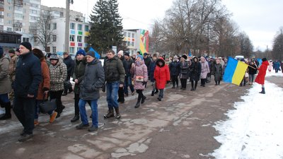 У Шостці на Сумщині провели в останню путь Сергія Головача із бригади ім. Чорних Запорожців У Шостці на Сумщині провели в останню путь Сергія Головача із бригади ім. Чорних Запорожців