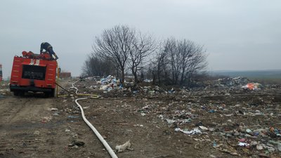 У Тлумачі на Івано-Франківщині знову горить сміттєзвалище У Тлумачі на Івано-Франківщині знову горить сміттєзвалище