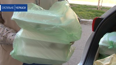 Гарячі обіди отримують багатодітні родини Черкас Гарячі обіди отримують багатодітні родини Черкас