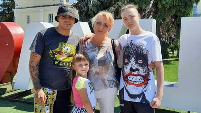 До дня матері: багатодітна лучанка чекає з полону сина