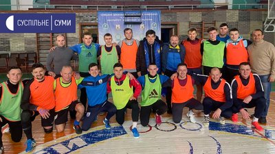 До дня народження сумського тренера Володимира Гладова його вихованці зіграли товариський матч До дня народження сумського тренера Володимира Гладова його вихованці зіграли товариський матч