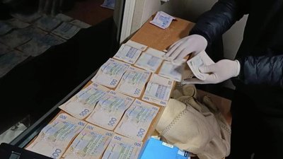Волинському митнику повідомили про підозру у хабарництві Волинському митнику повідомили про підозру у хабарництві