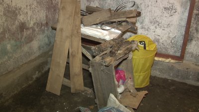 У Черкасах жителі будинку власними силами прибирають стихійне сміттєзвалище У Черкасах жителі будинку власними силами прибирають стихійне сміттєзвалище