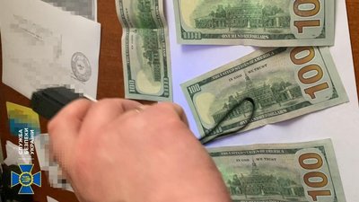 Затримали виконувача обов’язків начальника одного з районних відділів Державної міграційної служби Закарпаття. Затримали виконувача обов’язків начальника одного з районних відділів Державної міграційної служби Закарпаття.