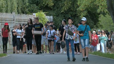 Щоб побачити посмішки: у Черкасах для дітей-переселенців організували похід у зоопарк
