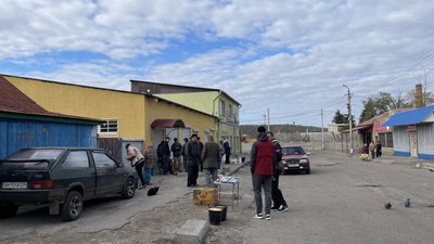 "Живемо, а що робити?": фоторепортаж з деокупованого Куп'янська-Вузлового на Харківщині "Живемо, а що робити?": фоторепортаж з деокупованого Куп'янська-Вузлового на Харківщині