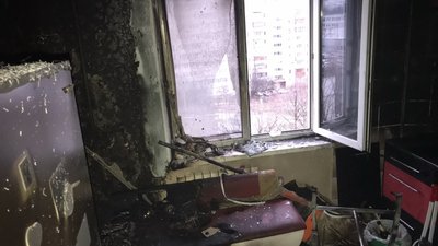 У Харкові через закорочення гірлянди жінка з дитиною потрапили у лікарню У Харкові через закорочення гірлянди жінка з дитиною потрапили у лікарню