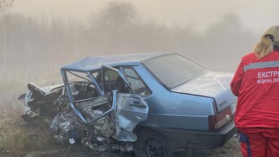 Автомобіль "ВАЗ" після аварії в селі Шевченки