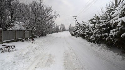"Хто бігає в погріб, а в погребі ж не сховаєшся": як живуть жителі селища Велика Писарівка під обстрілами
