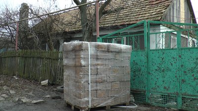 Село Новоселівка Перша Донецька область пелети опалення обстріли люди Село Новоселівка Перша Донецька область пелети опалення обстріли люди