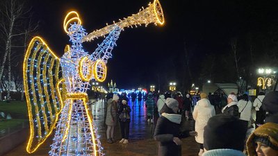 У Чернігові відкрили головну ялинку У Чернігові відкрили головну ялинку