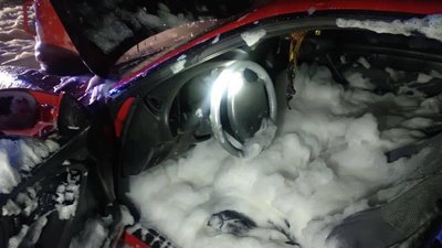 У Миколаєві від короткого замикання загорівся легковик У Миколаєві від короткого замикання загорівся легковик