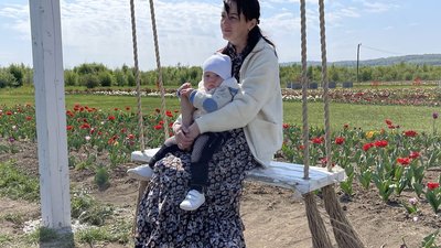 Понад три мільйони квітів, дитячі гірки та фотозони. У громаді на Буковині зацвіло тюльпанове поле
