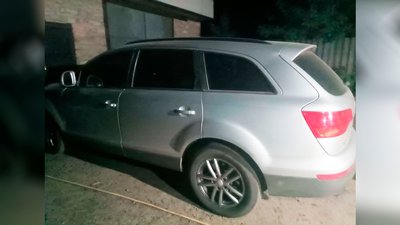 Автомобіль Audi Q-7 батька 20-річної підозрюваної у вбивстві родини киян на Чернігівщині