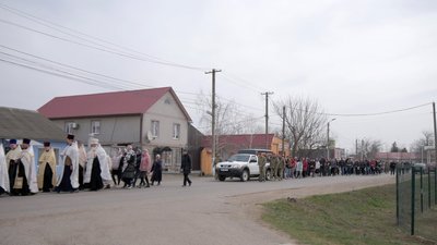 В селі Одеської області поховали загиблого на сході країни військовослужбовця