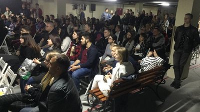 25 пісень із 24 областей і Криму: у Черкасах відбувся "Квартирник в укритті" на підтримку армії 25 пісень із 24 областей і Криму: у Черкасах відбувся "Квартирник в укритті" на підтримку армії