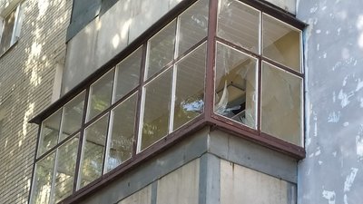 "Наче землю вивертало": жителі пошкоджених квартир розповіли про російський удар по Сумах "Наче землю вивертало": жителі пошкоджених квартир розповіли про російський удар по Сумах
