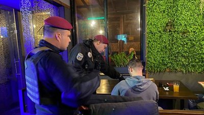 Порушували комендантську годину. Понад 120 чоловіків призовного віку у Києві за вихідні отримали повістки