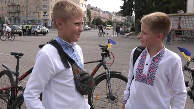 12 кілометрів подолали учасники велопробігу у вишиванках у Луцьку 12 кілометрів подолали учасники велопробігу у вишиванках у Луцьку