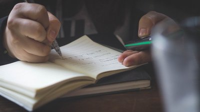 У США жінку арештували за підробку тестів сина в університеті