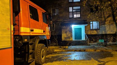 У Марганці внаслідок пожежі у квартирі загинуло двоє маленьких дітей У Марганці внаслідок пожежі у квартирі загинуло двоє маленьких дітей