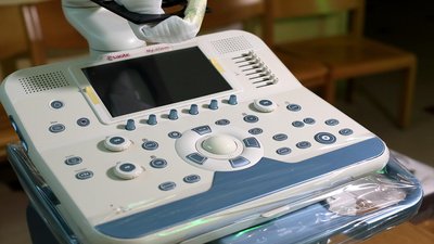 Апарат для ультразвукової діагностики купили благодійники для лікарні в Тернополі