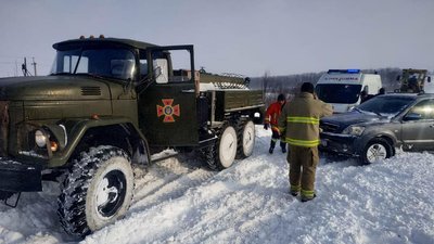 На Прикарпатті у снігові замети потрапили двоє дітей