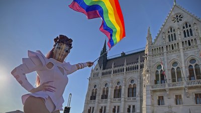 У Будапешті провели ЛГБТ-прайд і виступили проти політики президента У Будапешті провели ЛГБТ-прайд і виступили проти політики президента