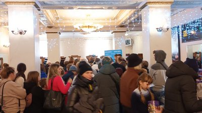 Весела подорож: у Тернополі діти дивилися виставу та отримали подарунки Весела подорож: у Тернополі діти дивилися виставу та отримали подарунки