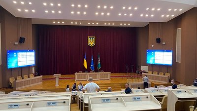 У Сумах підприємці прийшли на сесію з вимогою змінити карантинні обмеження У Сумах підприємці прийшли на сесію з вимогою змінити карантинні обмеження