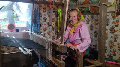 Ткацький верстат жінці дістався у спадок Ткацький верстат жінці дістався у спадок