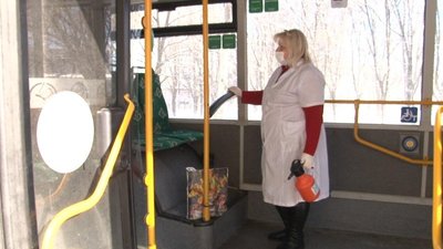 Грип у Дніпрі: Маршрутки дезинфікують, водіїв зобов’язали вдягати медичні маски Грип у Дніпрі: Маршрутки дезинфікують, водіїв зобов’язали вдягати медичні маски