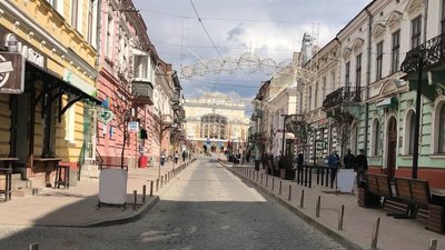 Не прижилися: у Тернополі червонолисті клени замінили на сливи