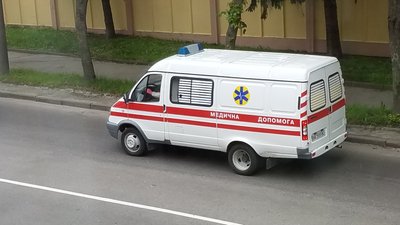 На Хмельниччині до лікарні госпіталізували 19-річного хлопця з кульовим пораненням