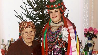 Наречена в народному строї Наречена в народному строї