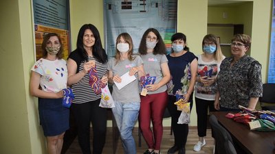 Майже 3 тисячі кольорових шкарпеток продали в Тернополі, щоб "сонячні діти" поїхали на відпочинок Майже 3 тисячі кольорових шкарпеток продали в Тернополі, щоб "сонячні діти" поїхали на відпочинок