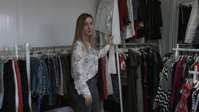 В Івано-Франківську переселенців навчали виготовляти іграшки із вживаного одягу В Івано-Франківську переселенців навчали виготовляти іграшки із вживаного одягу