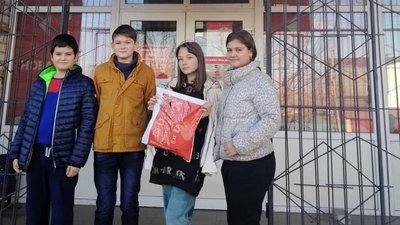 Діти з Новимиргородської громади вив’язали для поспішайок перинатального центру іграшки-восьминіжки Діти з Новимиргородської громади вив’язали для поспішайок перинатального центру іграшки-восьминіжки