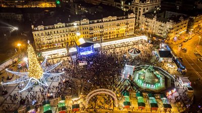 Ялинка у день засвічення на Софійській площі Ялинка у день засвічення на Софійській площі