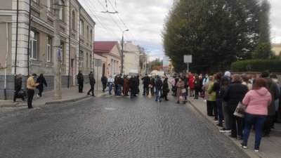Класти більше ніде: у відділенні Луцького пологового, попри протести, буде коронавірусний шпиталь Класти більше ніде: у відділенні Луцького пологового, попри протести, буде коронавірусний шпиталь