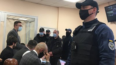 Справа про напад: Стерненка привезли до суду, під будівлею чергує поліція. Текстовий онлайн Справа про напад: Стерненка привезли до суду, під будівлею чергує поліція. Текстовий онлайн