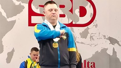 Святослав Домбік під час нагороджання